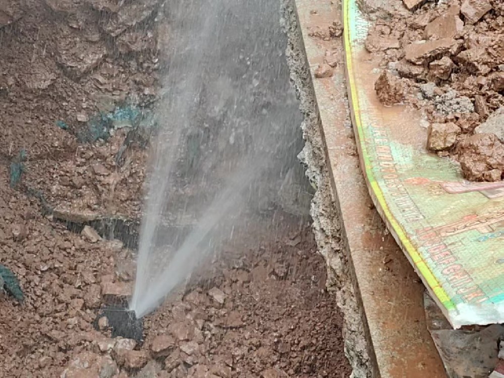 友好区消防水管漏水检测定点开挖